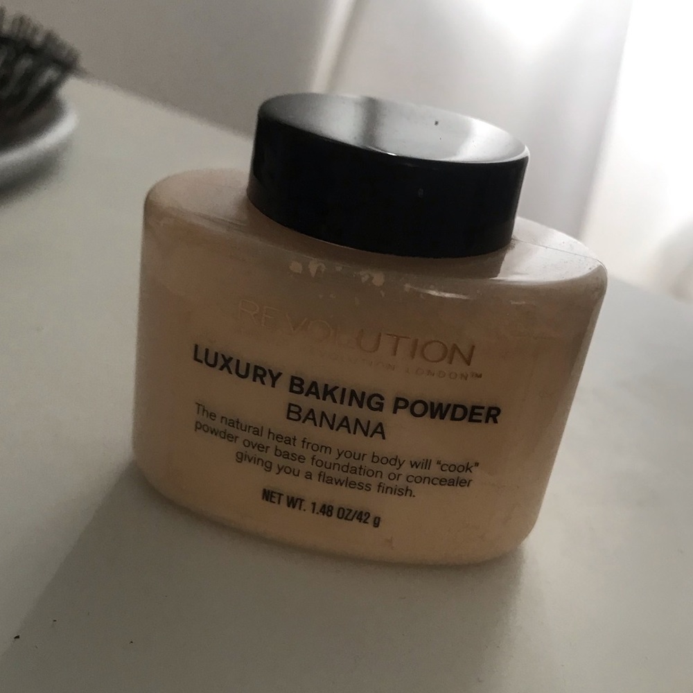Makeup Revolution Luxury Banana Baking Powder